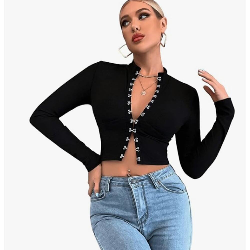 Women's Black Long Sleeve Mock Neck Hook and Eye Closure Crop Top NWOT Size M - Picture 3 of 10